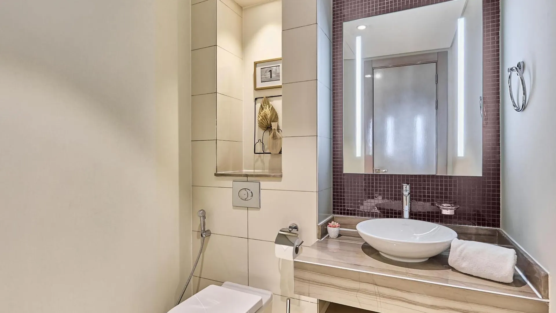 Bnbmehomes - Damac Towers Paramount Dubai Apartment