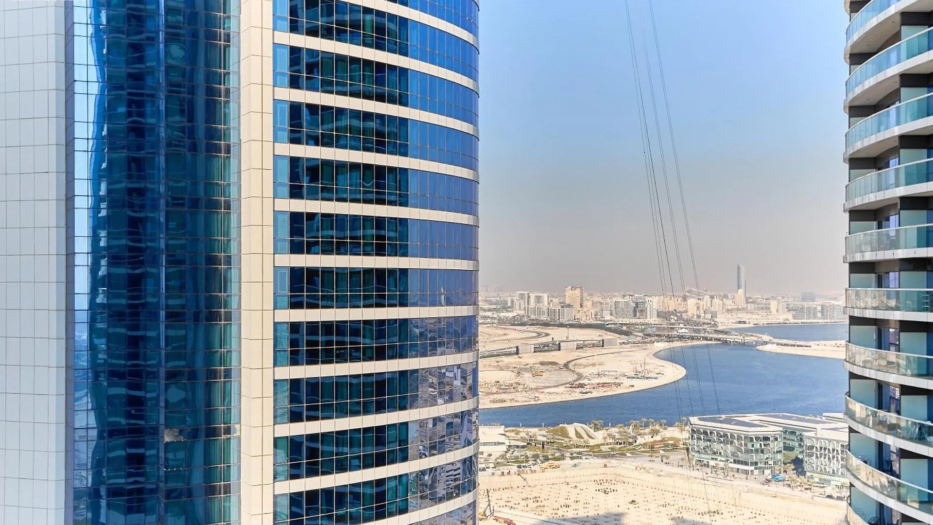 Bnbmehomes - Damac Towers Paramount Dubai 0*,  United Arab Emirates