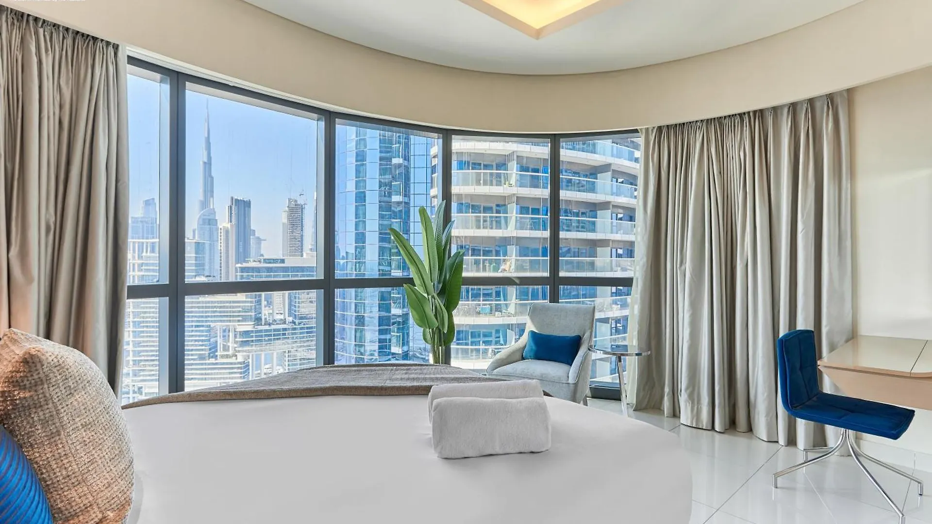 Bnbmehomes - Damac Towers Paramount Dubai 0*,