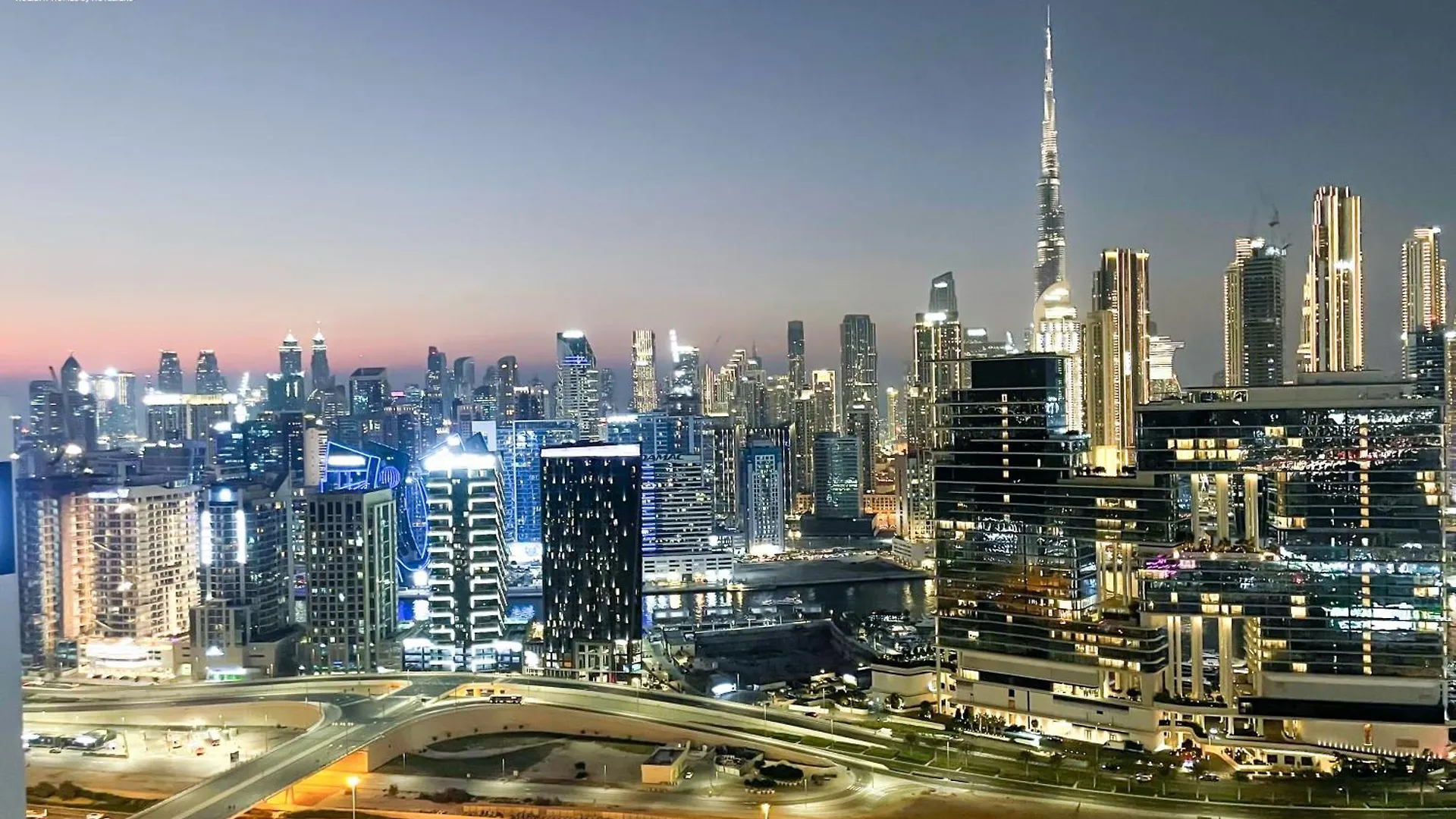 Bnbmehomes - Damac Towers Paramount Dubai